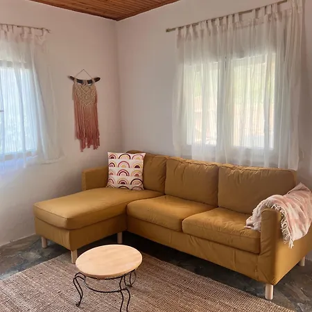 Stomio Beach House *